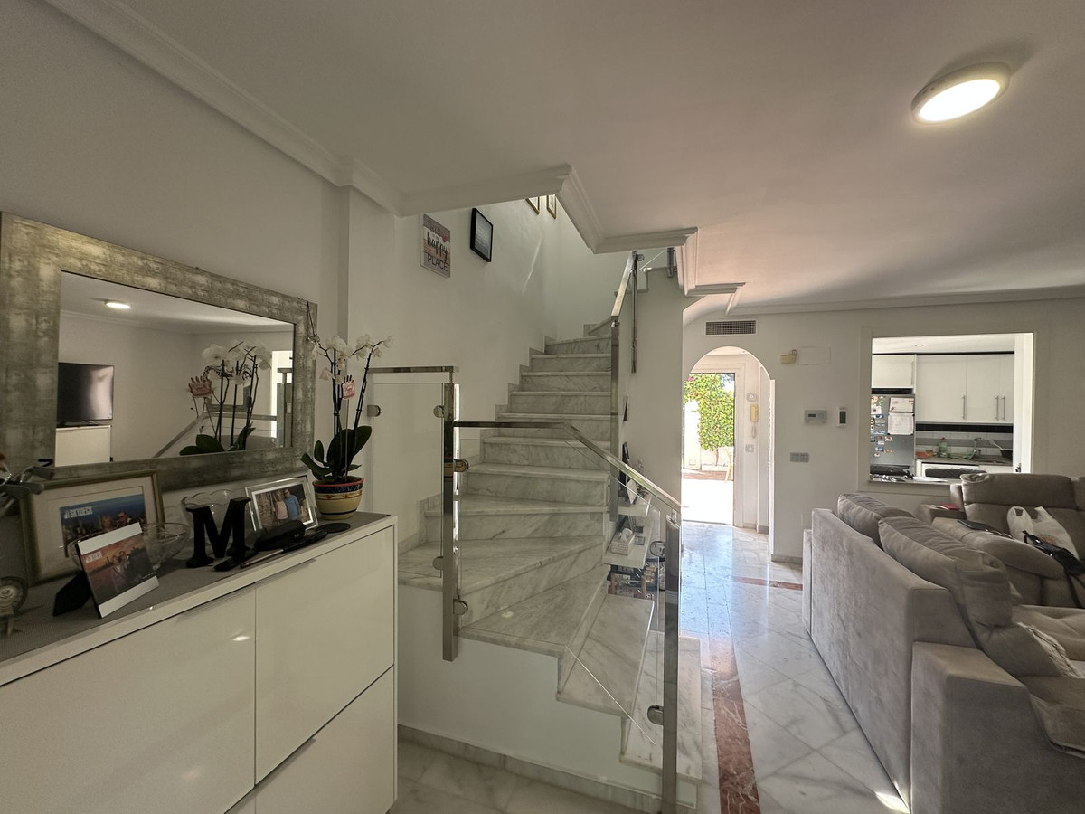 Adosados de 3 dormitorios en venta en Cabopino – R5111422