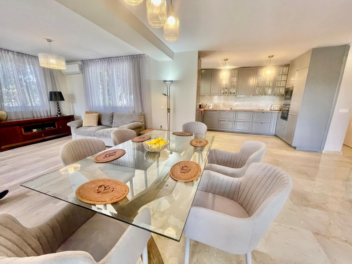 4 bedroom Villas for sale in Marbesa – R4991689