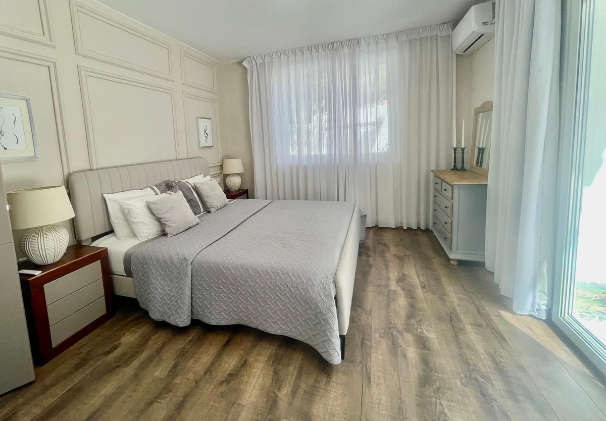 4 bedroom Villas for sale in Marbesa – R4991689