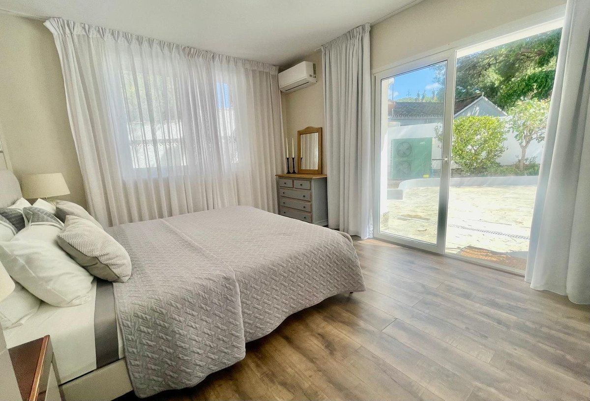 4 bedroom Villas for sale in Marbesa – R4991689