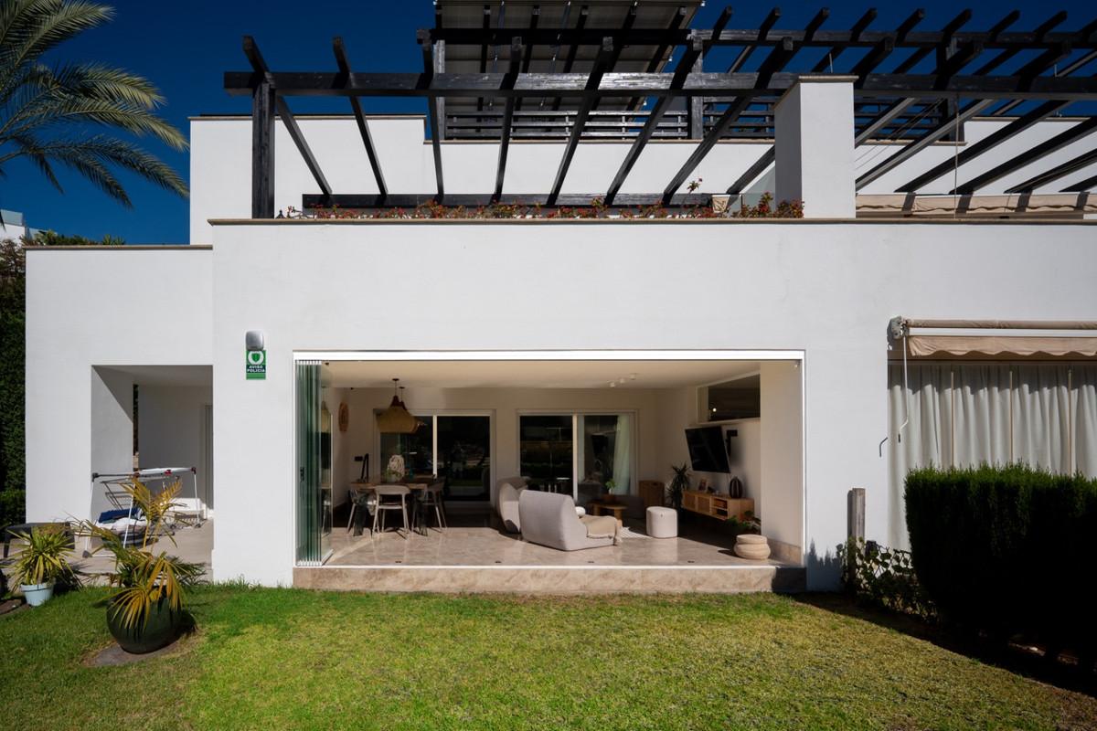2 bedroom Townhouses for sale in Marbella – R5115724