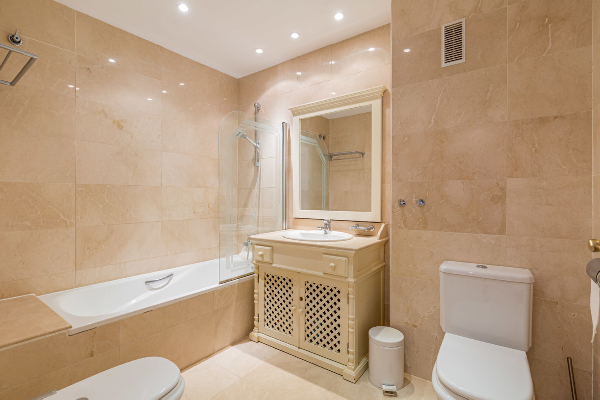 3 bedroom Apartments for sale in Los Arqueros – R5120680