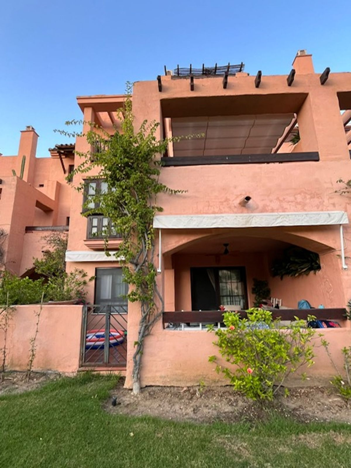 Apartamentos de 2 dormitorios en venta en Hacienda del Sol – R5121781