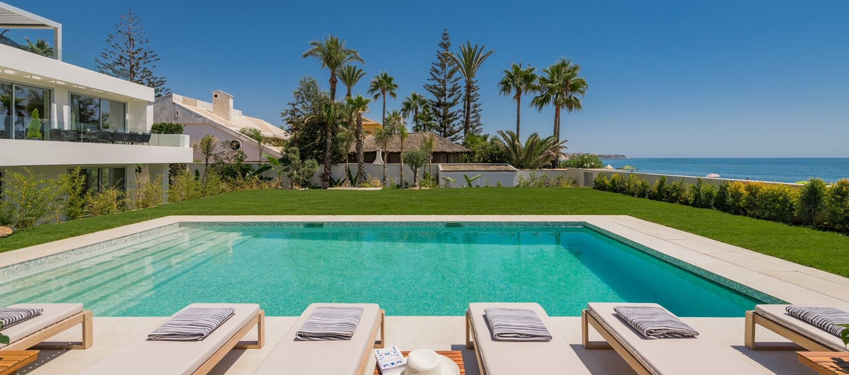 5 bedroom Villas for sale in La Cala de Mijas – R5110816