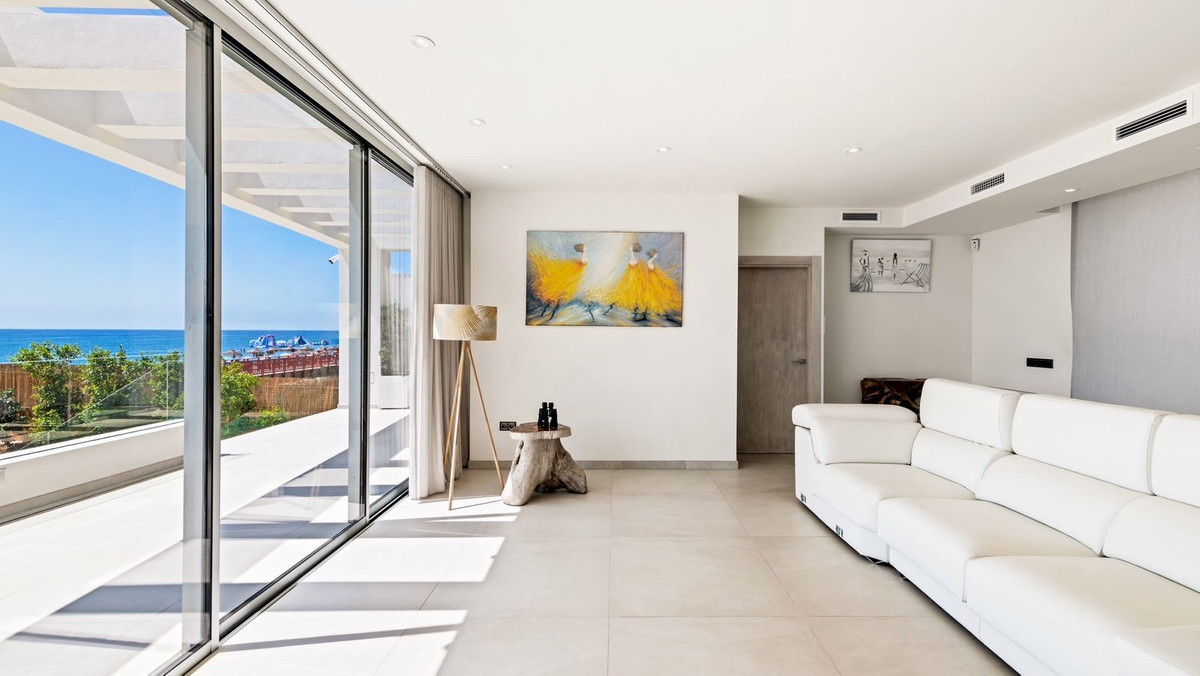 5 bedroom Villas for sale in La Cala de Mijas – R5110816
