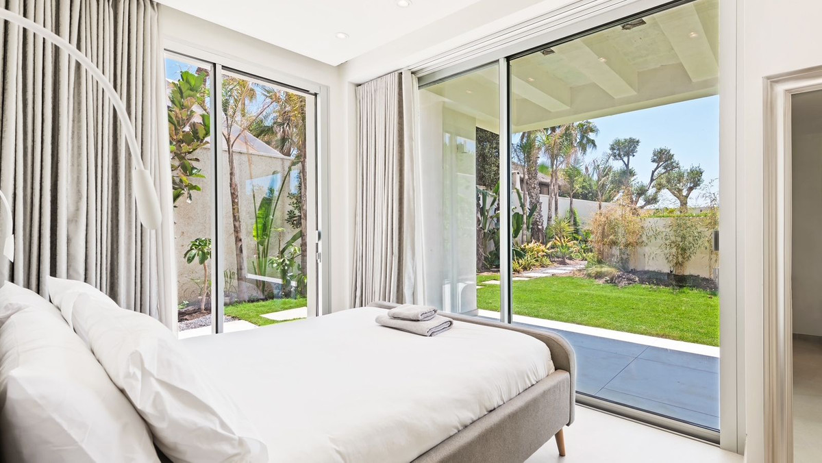 5 bedroom Villas for sale in La Cala de Mijas – R5110816