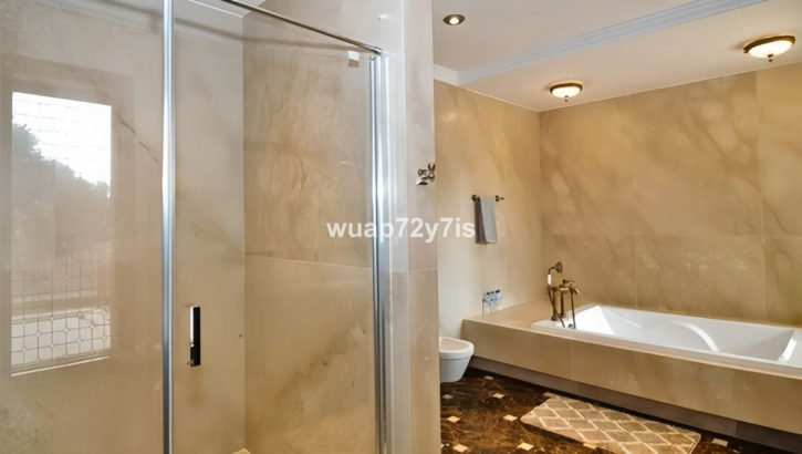 6 bedroom Villas for sale in Marbella – R5104297 in 