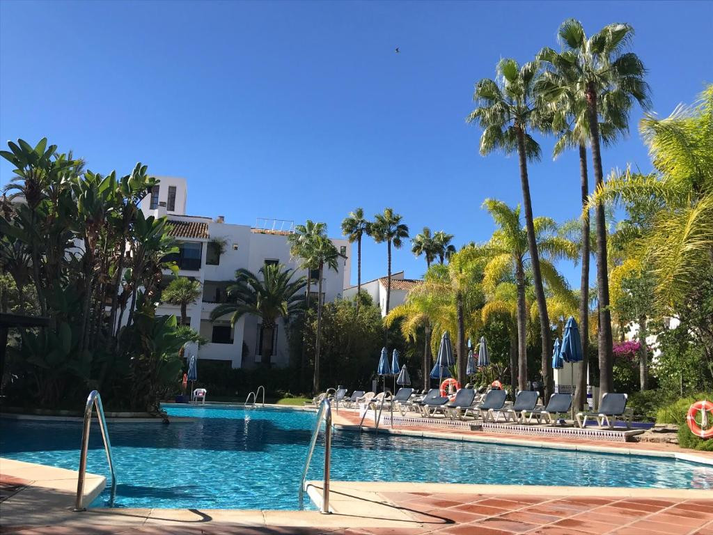 Apartamentos de 2 dormitorios en venta en Elviria – R5081608