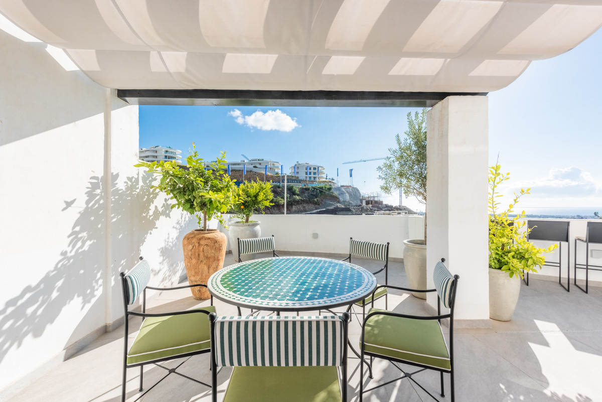 2 bedroom Apartments for sale in La Quinta – R4893112