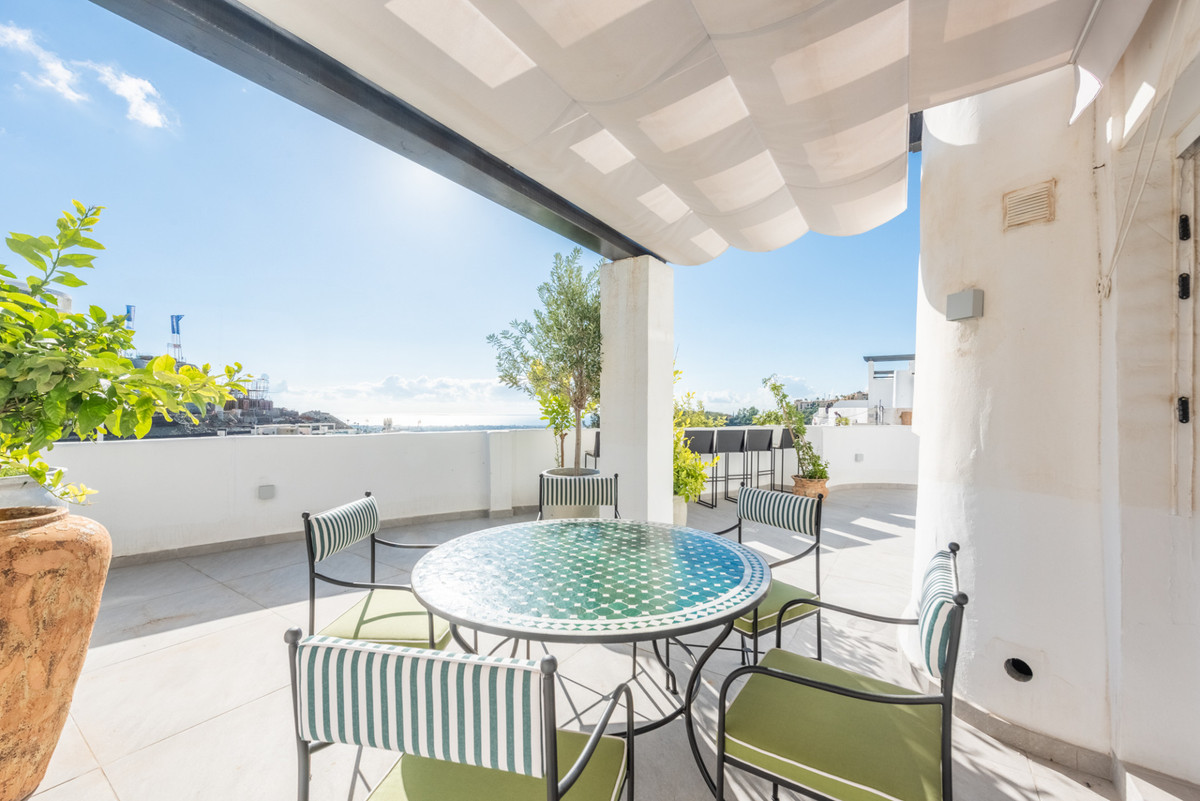 2 bedroom Apartments for sale in La Quinta – R4893112