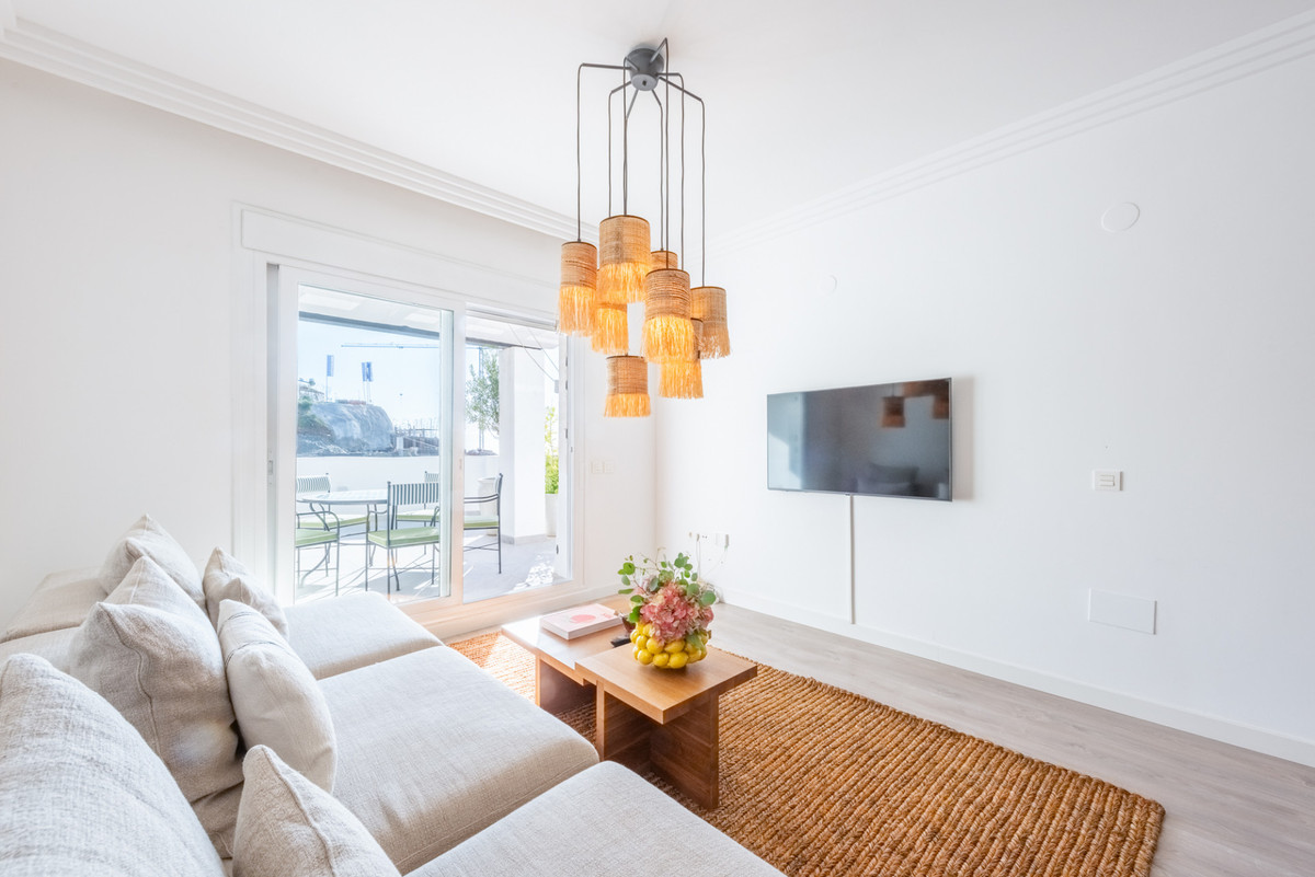 2 bedroom Apartments for sale in La Quinta – R4893112