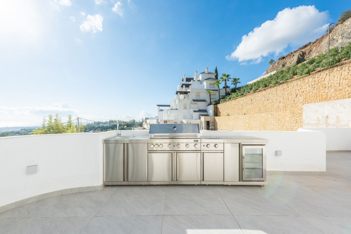 2 bedroom Apartments for sale in La Quinta – R4893112
