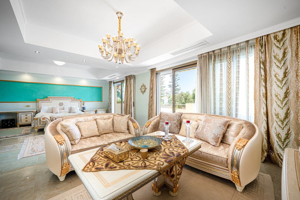 4 bedroom Villas for sale in Marbella – R5120077