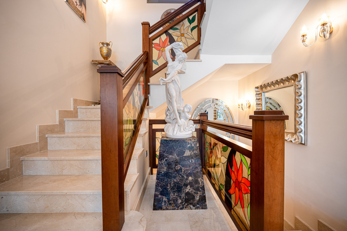 4 bedroom Villas for sale in Marbella – R5120077