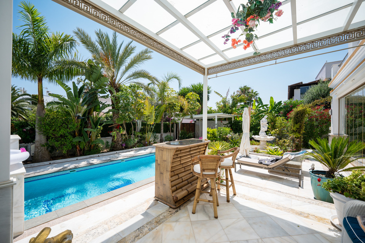 4 bedroom Villas for sale in Marbella – R5120077