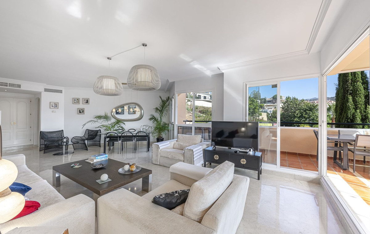 Apartamentos de 3 dormitorios en venta en Elviria – R5117932