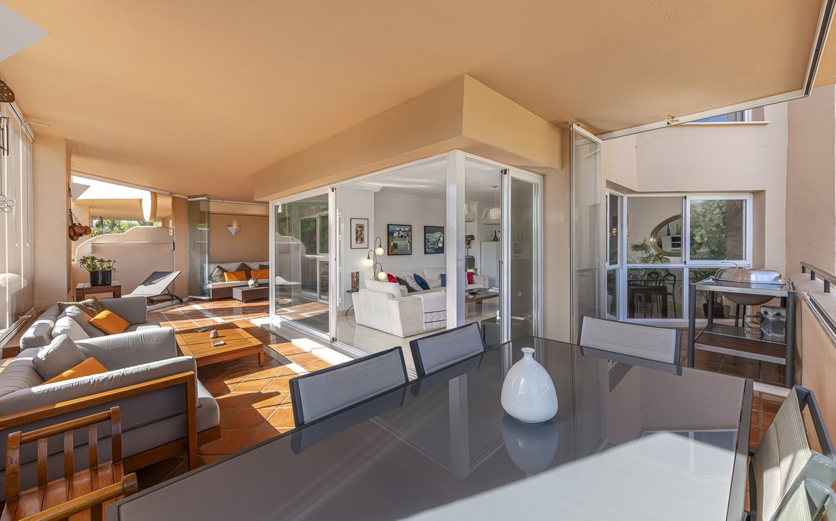 Apartamentos de 3 dormitorios en venta en Elviria – R5117932