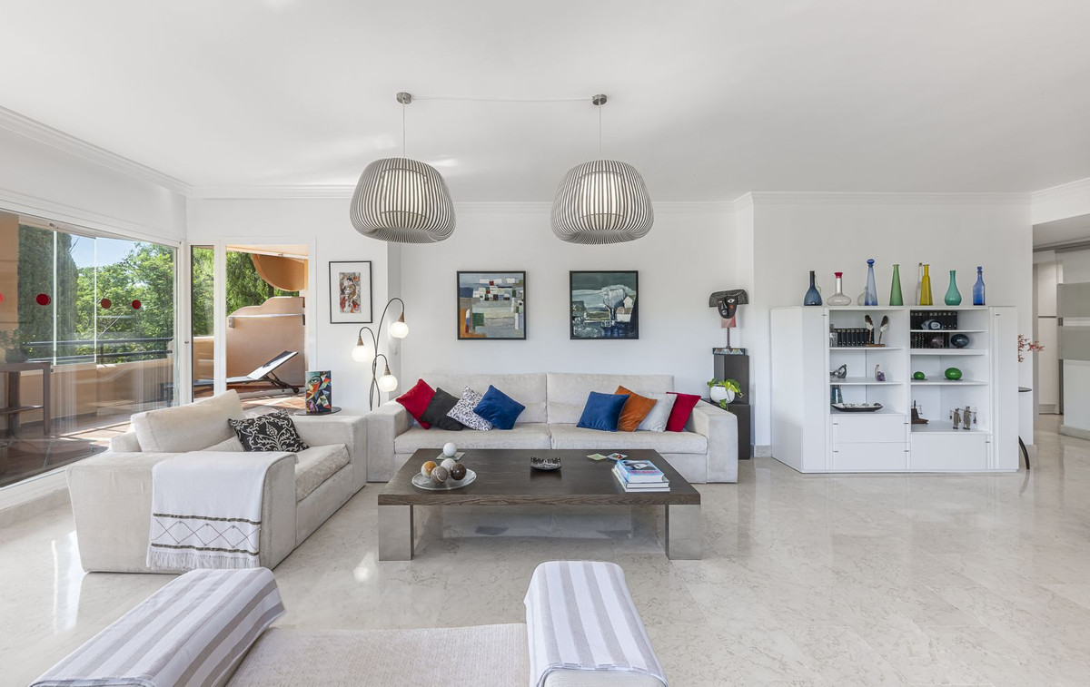 Apartamentos de 3 dormitorios en venta en Elviria – R5117932