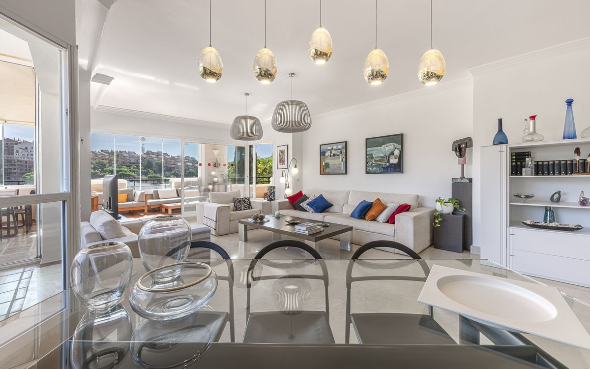 Apartamentos de 3 dormitorios en venta en Elviria – R5117932