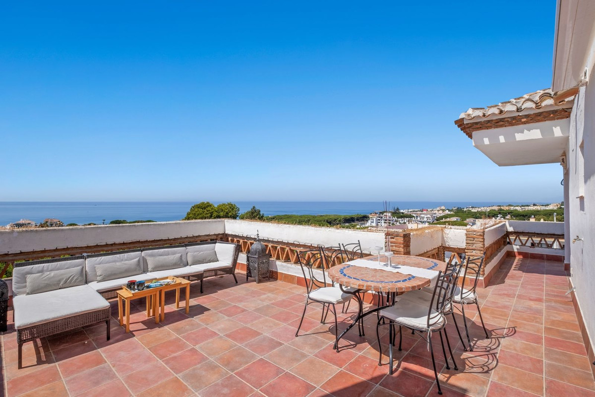 Apartamentos de 4 dormitorios en venta en Calahonda – R5116582