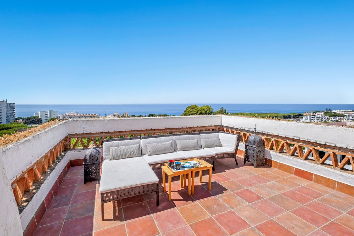 Apartamentos de 4 dormitorios en venta en Calahonda – R5116582