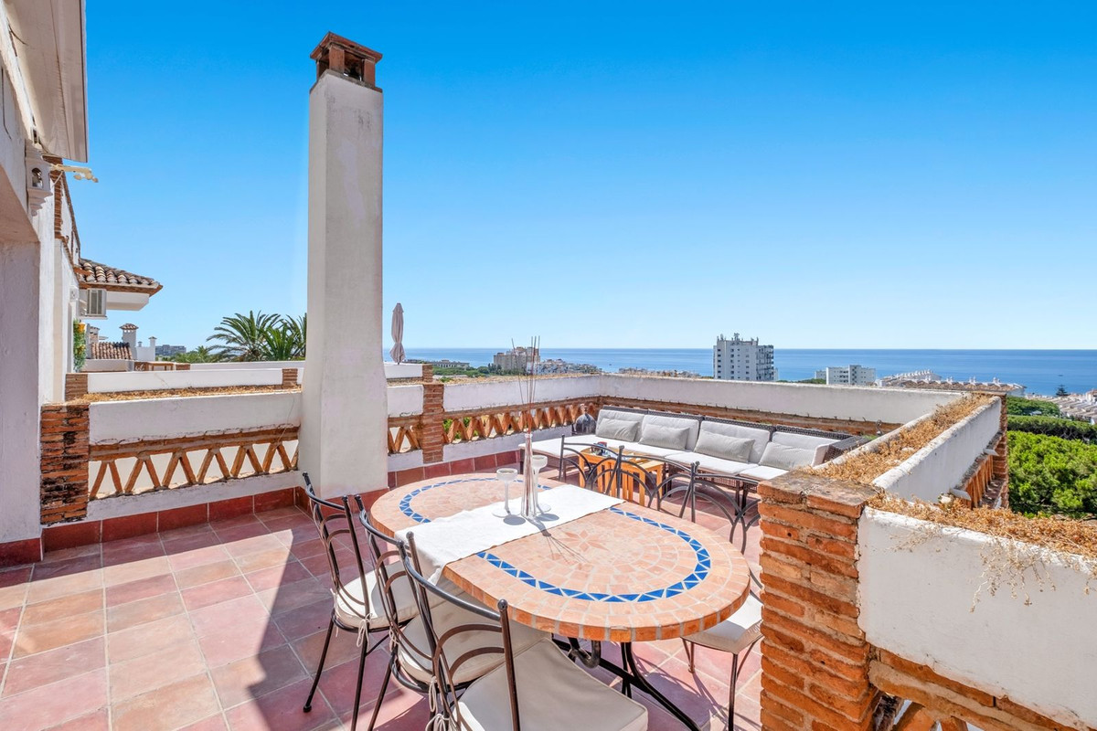 Apartamentos de 4 dormitorios en venta en Calahonda – R5116582