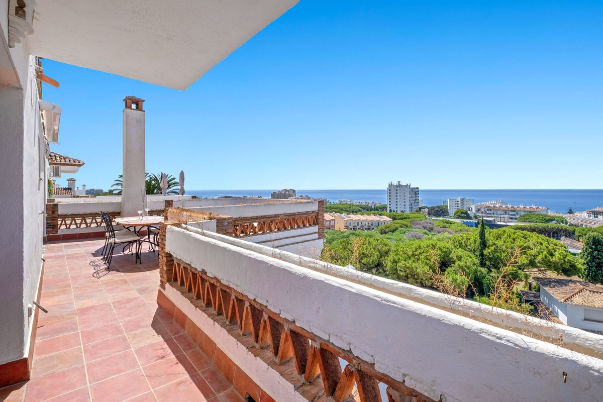 Apartamentos de 4 dormitorios en venta en Calahonda – R5116582
