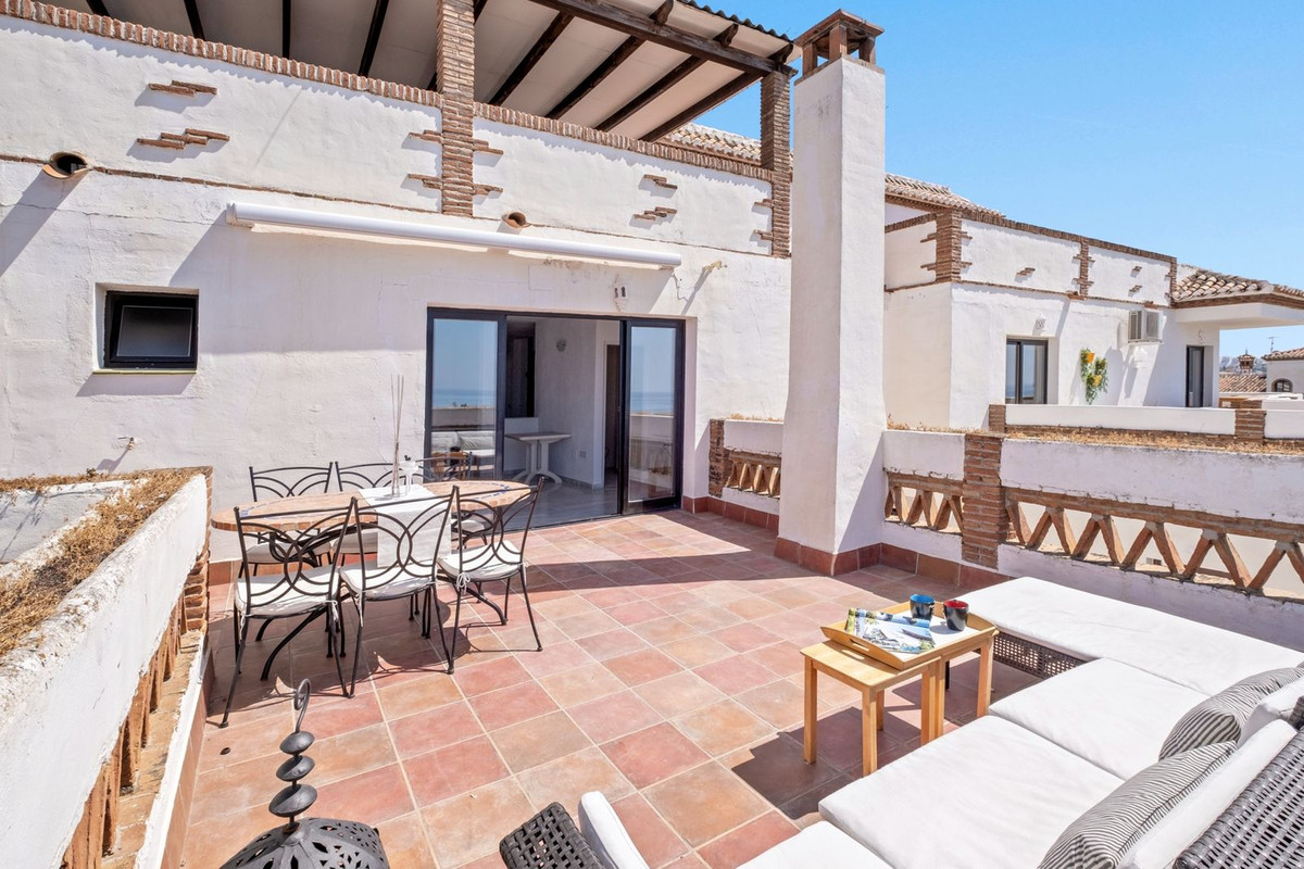 Apartamentos de 4 dormitorios en venta en Calahonda – R5116582