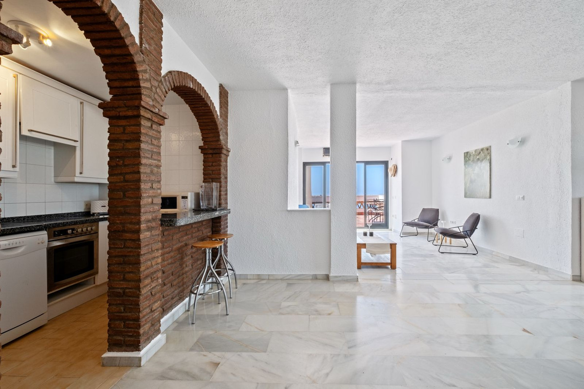 Apartamentos de 4 dormitorios en venta en Calahonda – R5116582