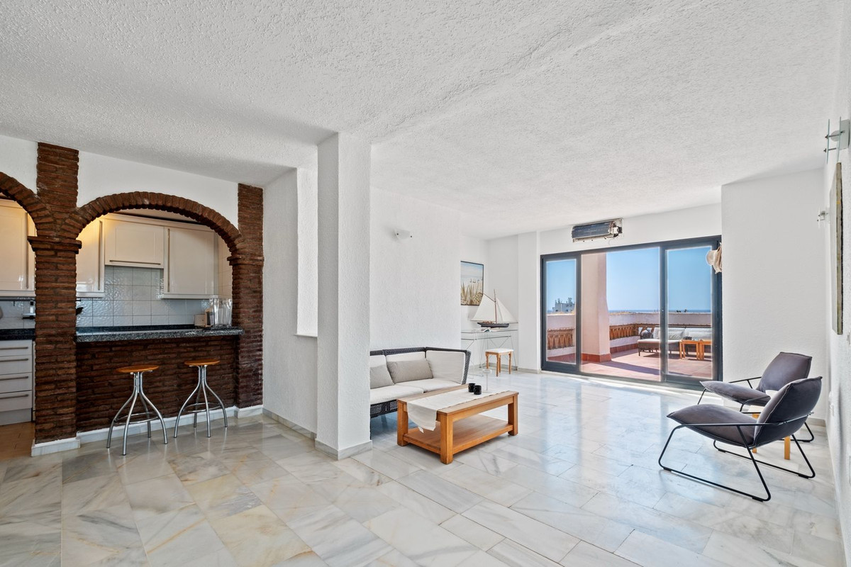 Apartamentos de 4 dormitorios en venta en Calahonda – R5116582
