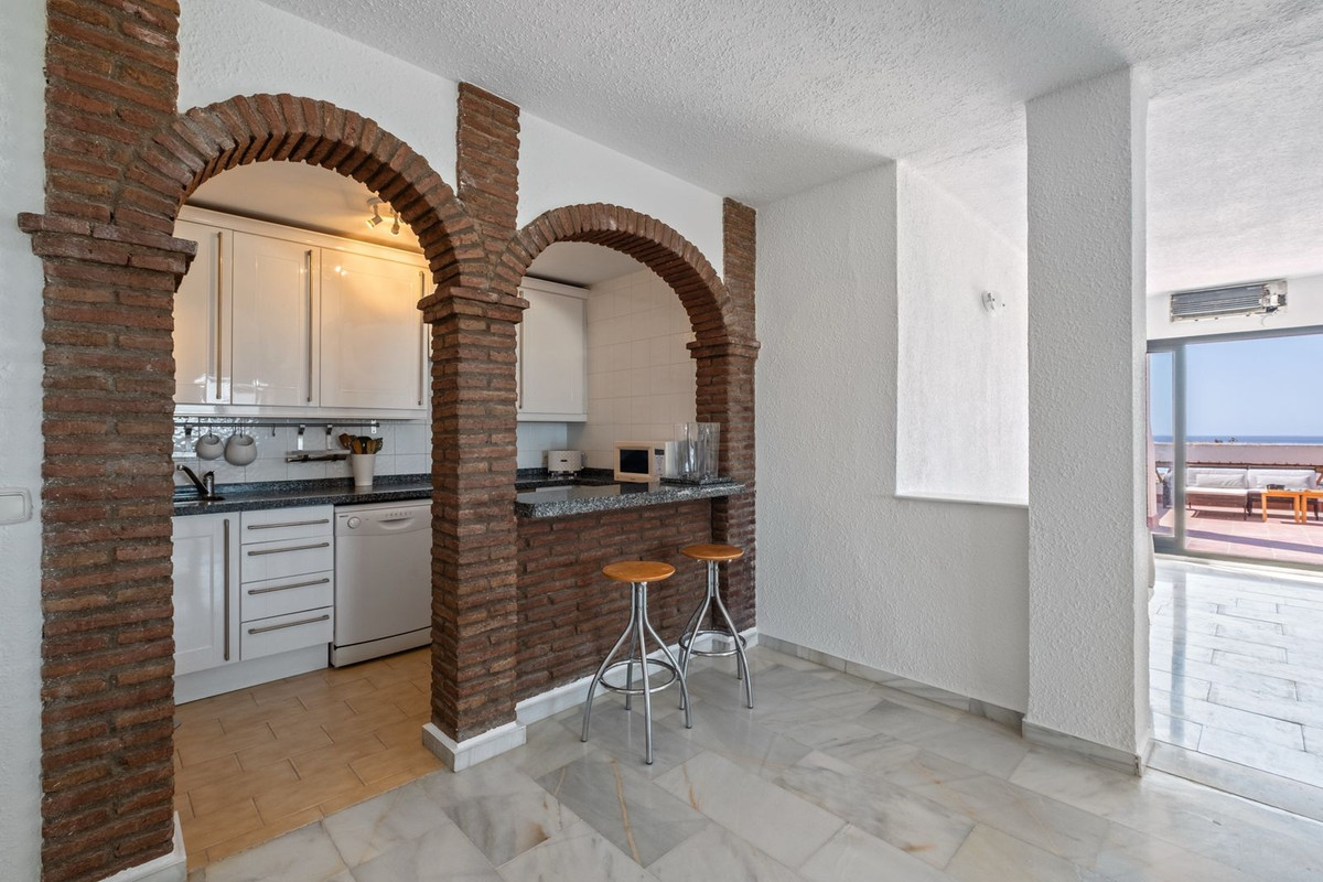 Apartamentos de 4 dormitorios en venta en Calahonda – R5116582