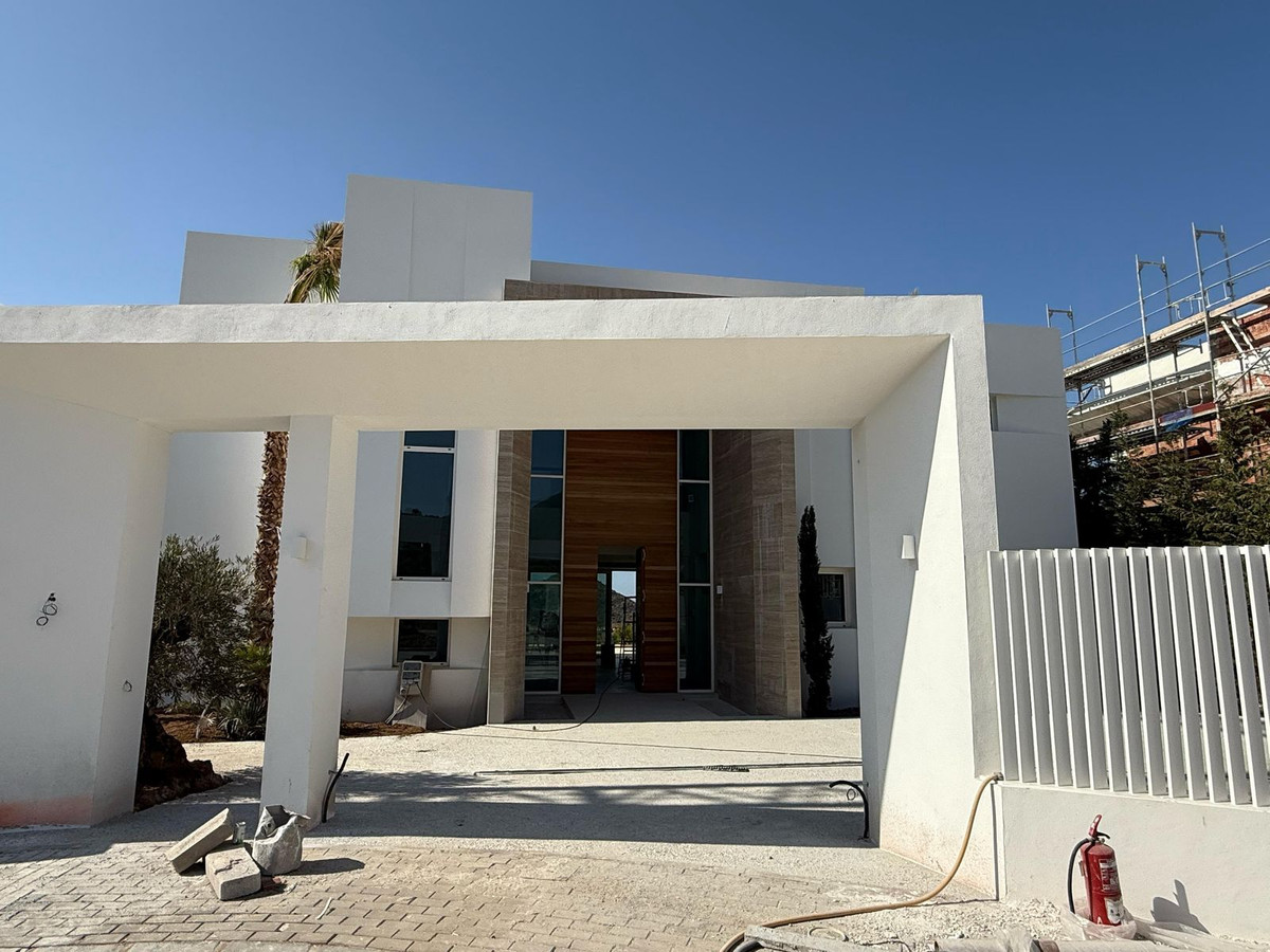 6 bedroom Villas for sale in Marbella – R5119645
