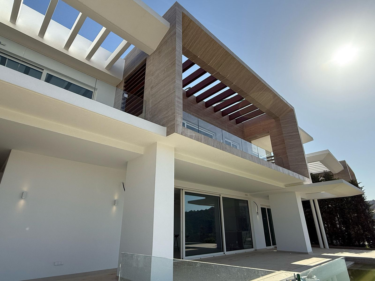 6 bedroom Villas for sale in Marbella – R5119645