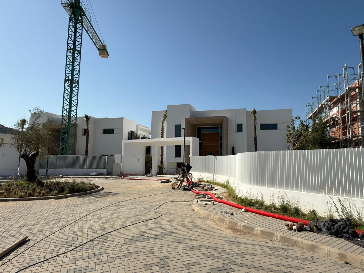 6 bedroom Villas for sale in Marbella – R5119645