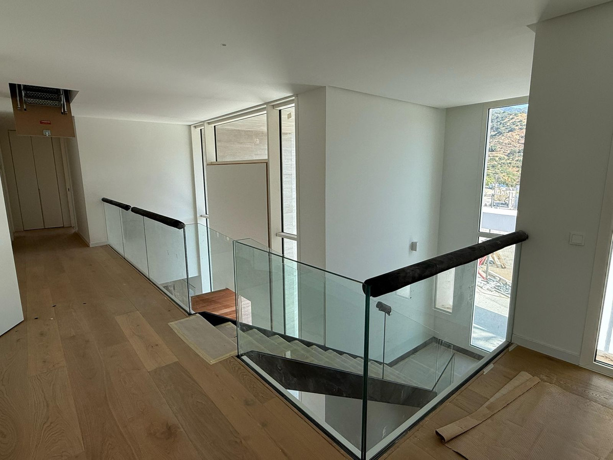 6 bedroom Villas for sale in Marbella – R5119645
