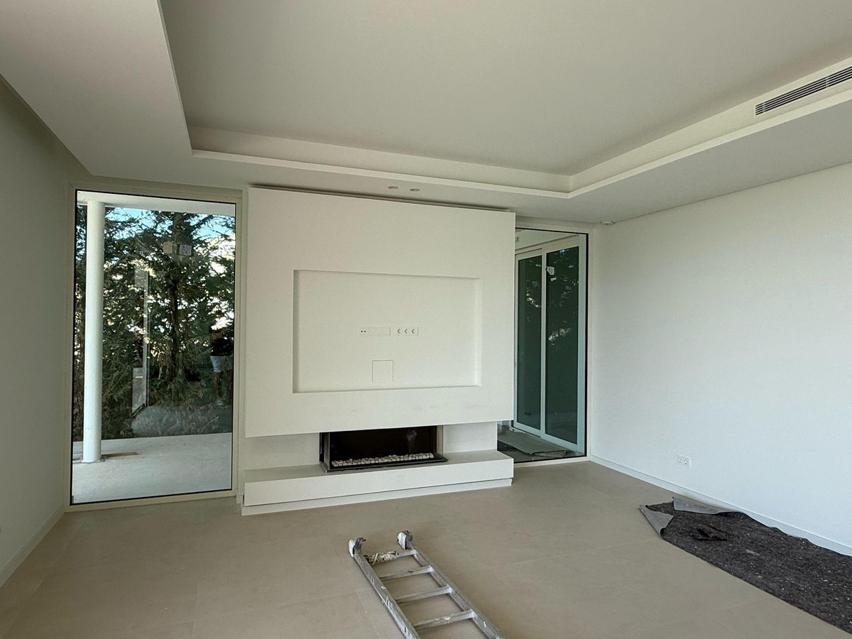 6 bedroom Villas for sale in Marbella – R5119645
