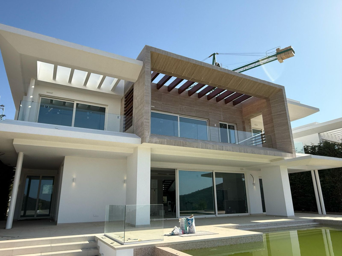 6 bedroom Villas for sale in Marbella – R5119645