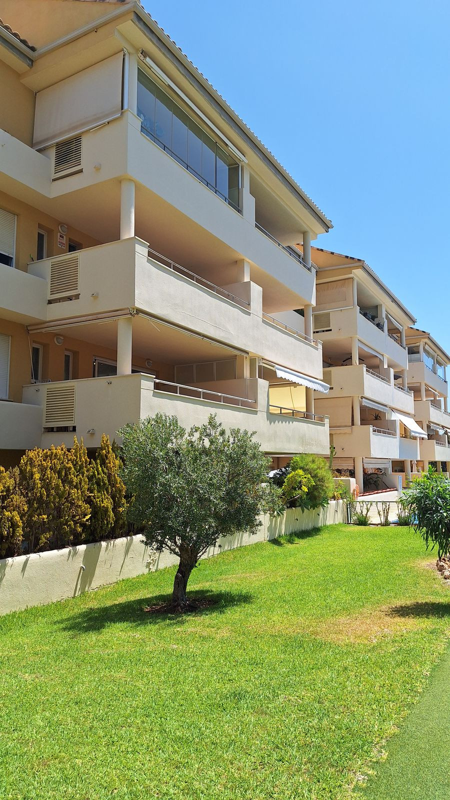 3 bedroom Apartments for sale in Elviria – R5111278