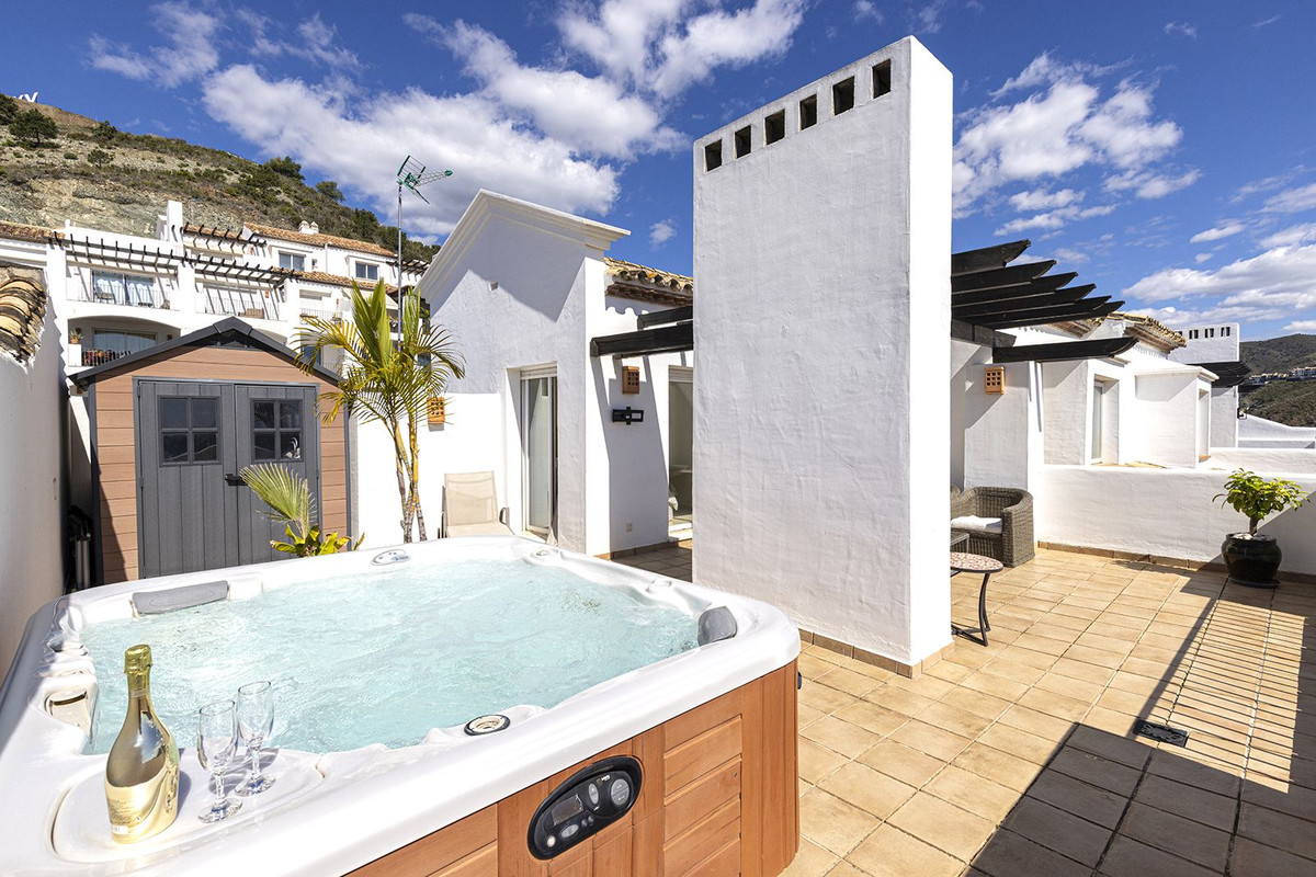 3 bedroom Apartments for sale in La Quinta – R5002753