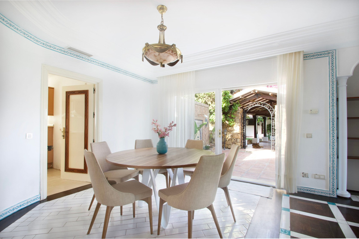 9 bedroom Villas for sale in Milla de Oro – R5065927
