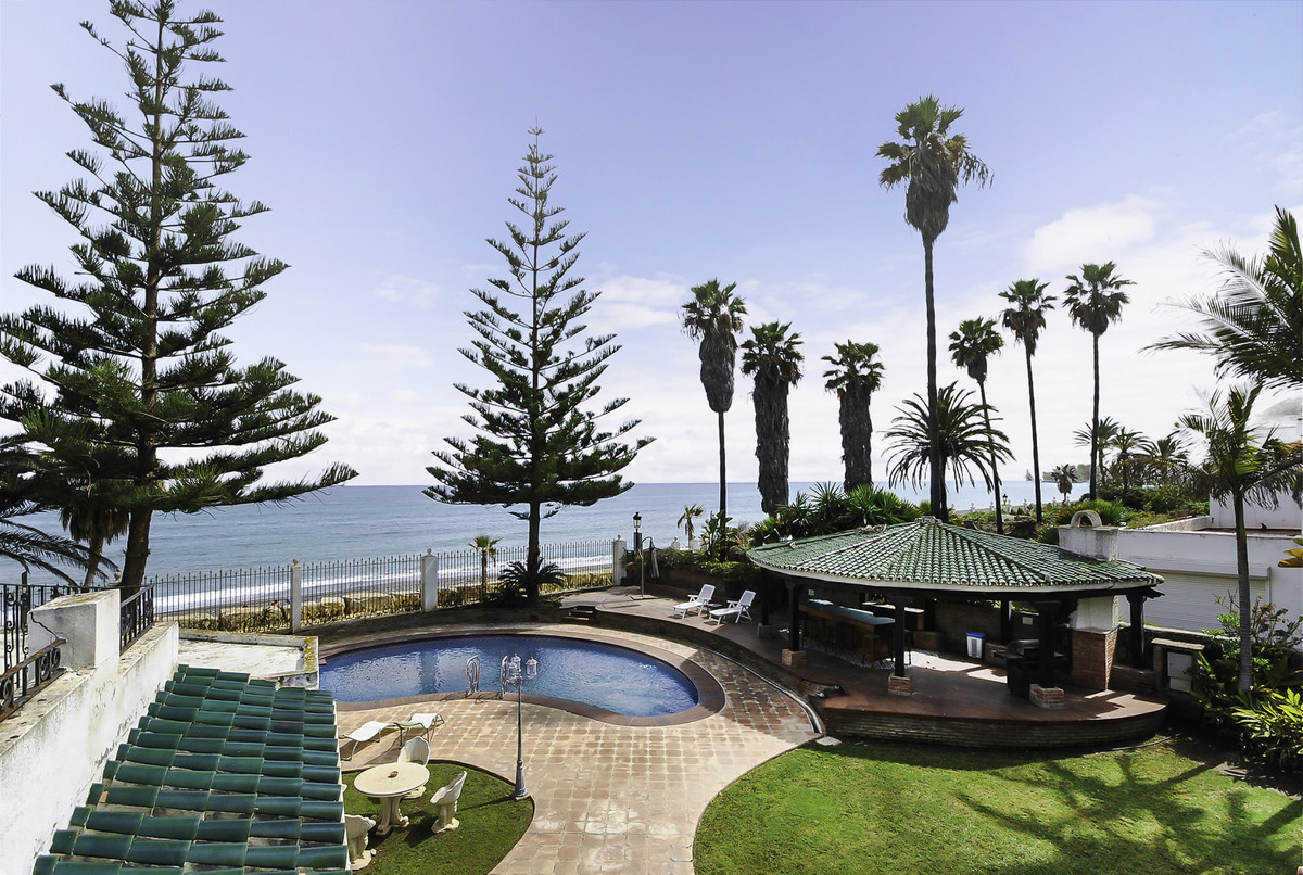 9 bedroom Villas for sale in Milla de Oro – R5065927