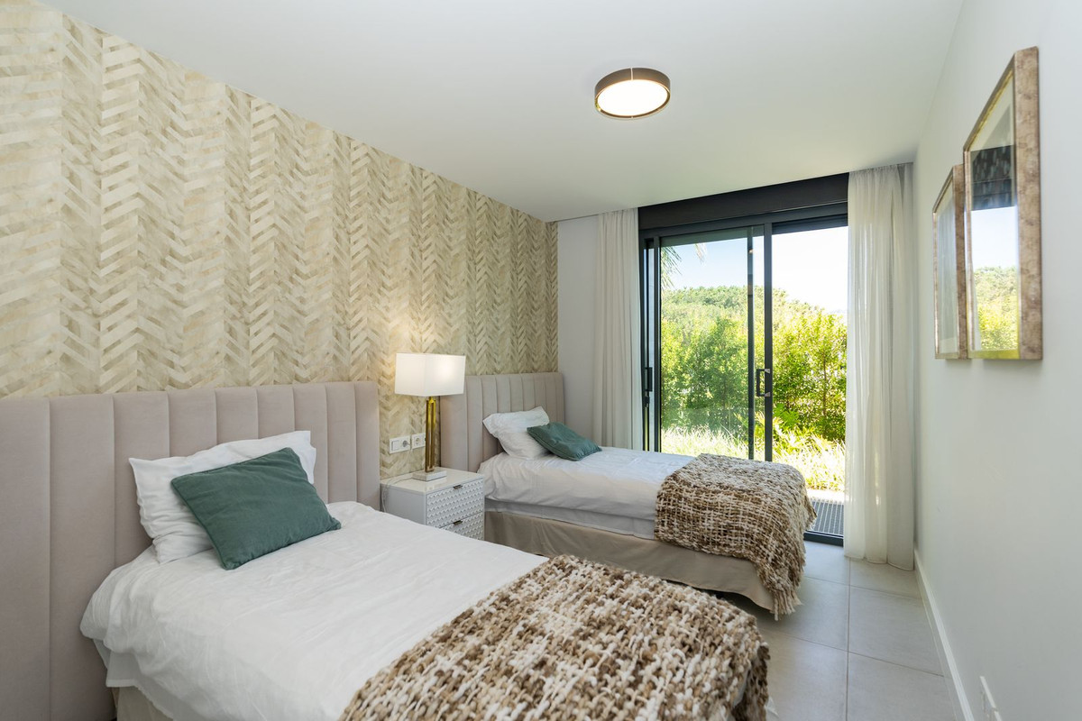 Apartamentos de 4 dormitorios en venta en Marbella – R5121868
