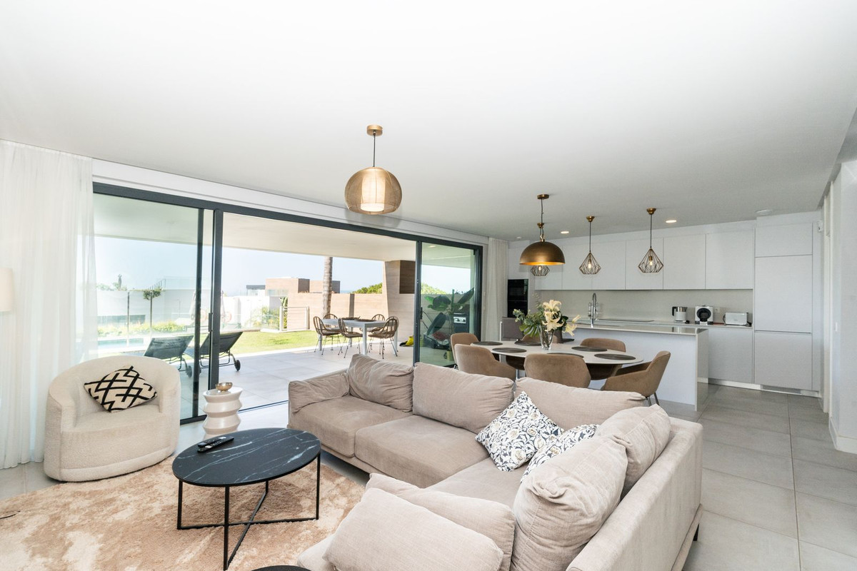 Apartamentos de 4 dormitorios en venta en Marbella – R5121868