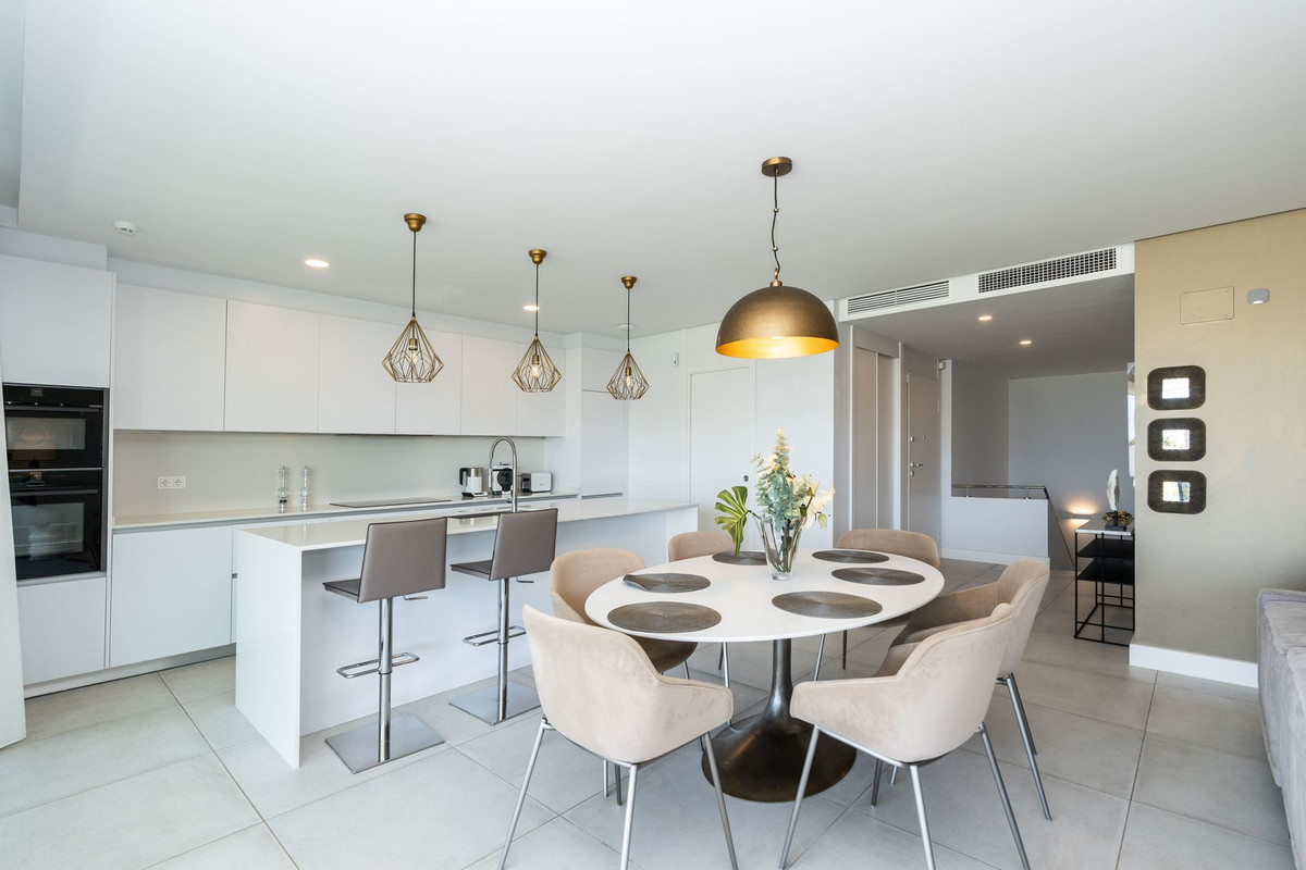 Apartamentos de 4 dormitorios en venta en Marbella – R5121868