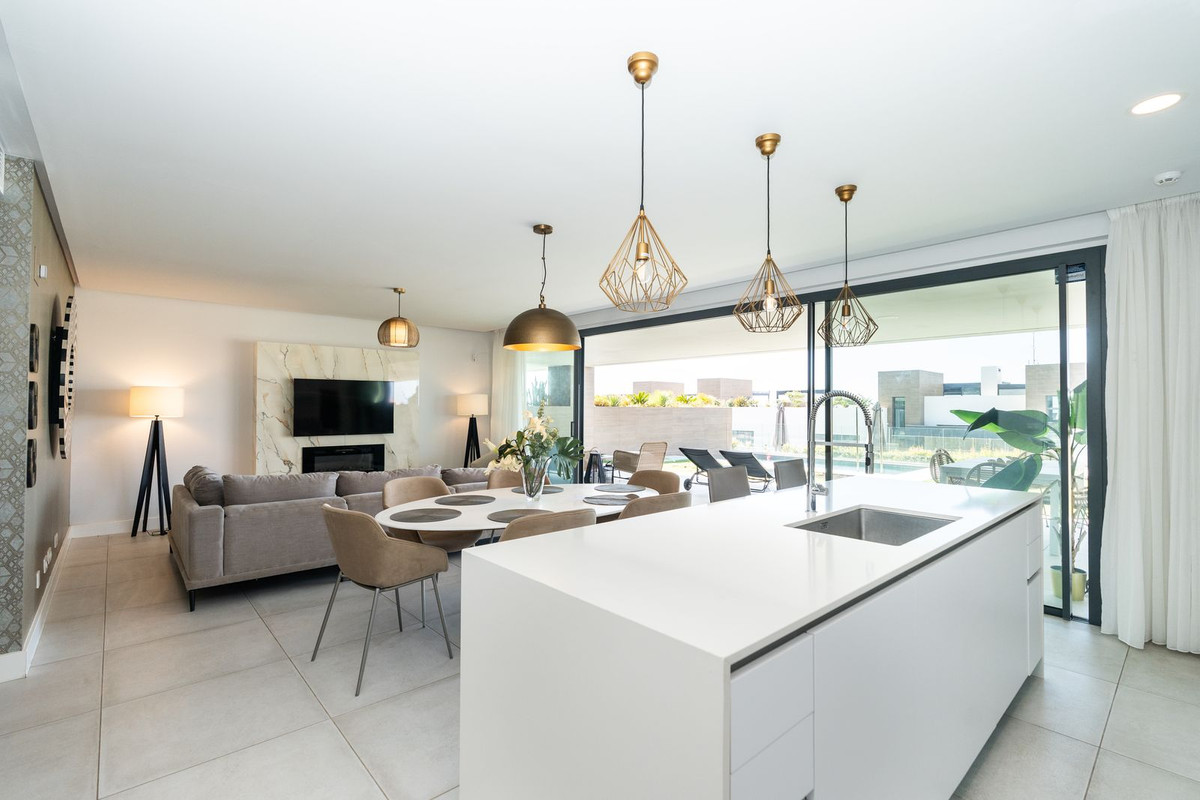 Apartamentos de 4 dormitorios en venta en Marbella – R5121868