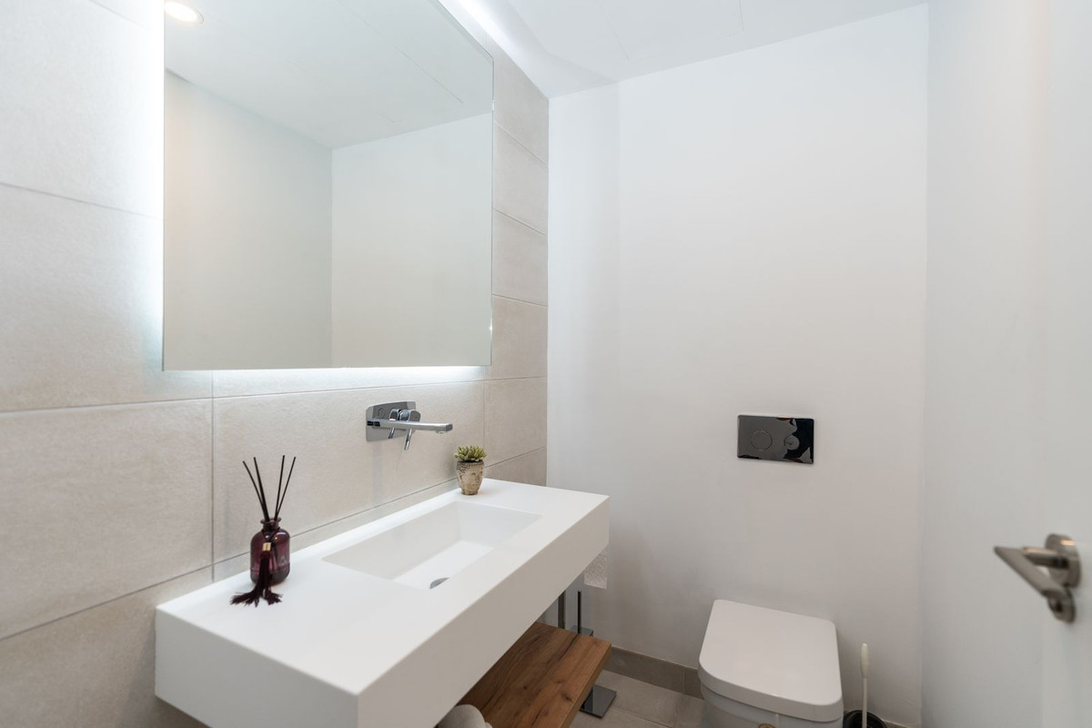 Apartamentos de 4 dormitorios en venta en Marbella – R5121868