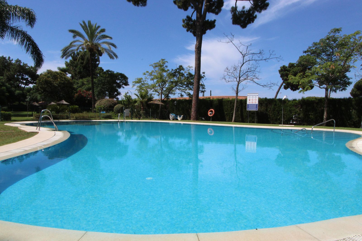 2 bedroom Penthouses for sale in Elviria – R5115484