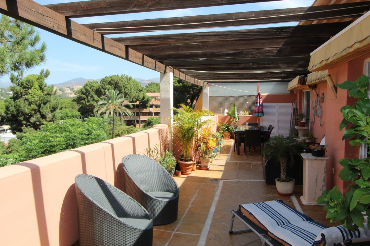 2 bedroom Penthouses for sale in Elviria – R5115484