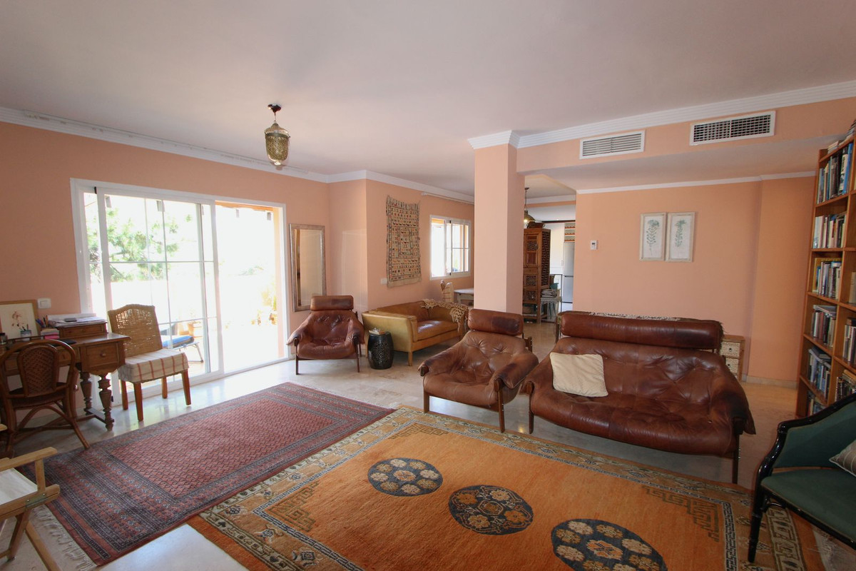 2 bedroom Penthouses for sale in Elviria – R5115484