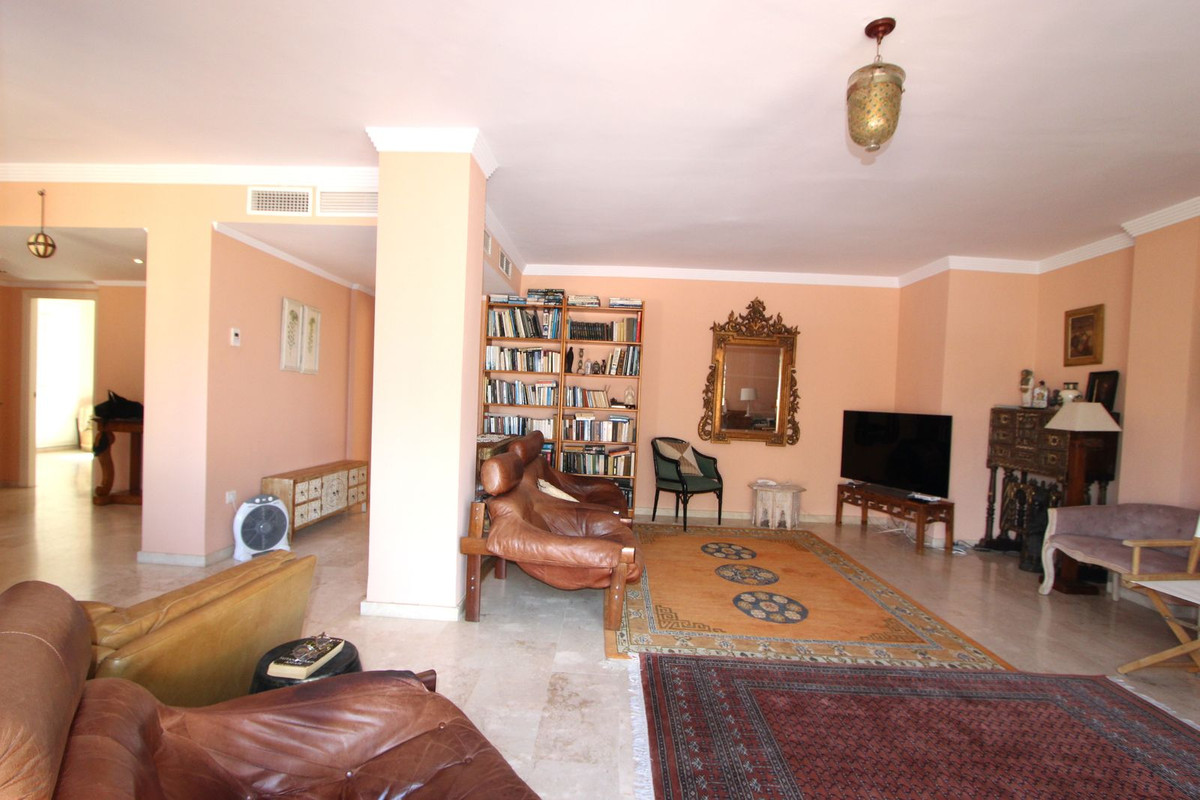 2 bedroom Penthouses for sale in Elviria – R5115484